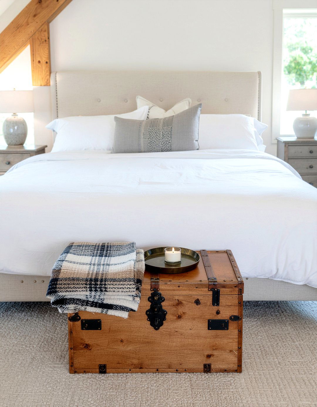 Farmhouse Pine Trunk - 30 bedroom pine furniture ideas