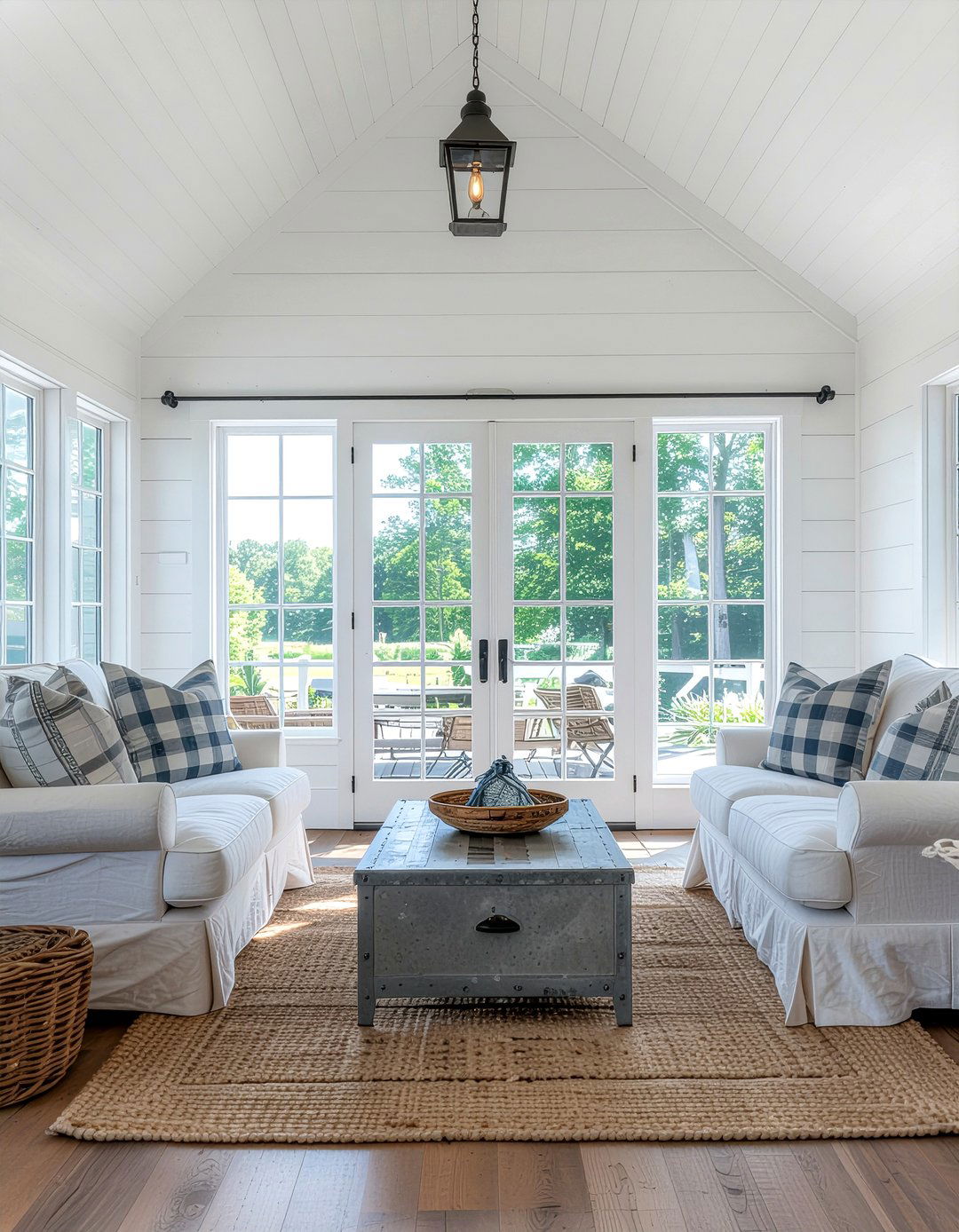 Farmhouse Sunroom - 30 sunroom living room ideas