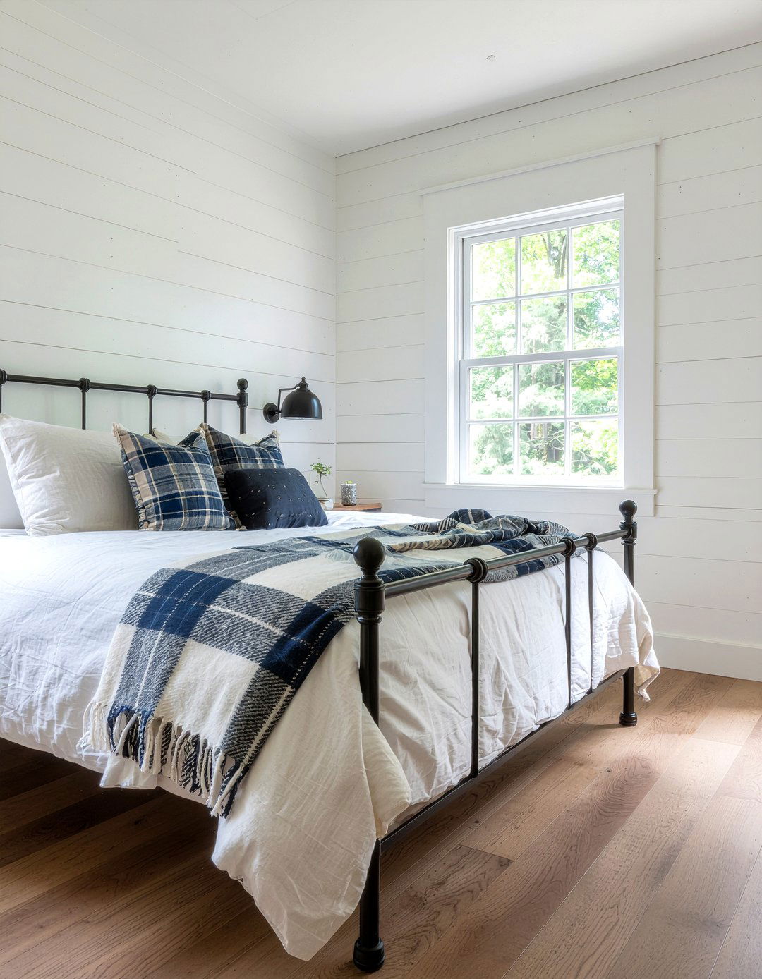 Farmhouse White Bedroom - 30 bedroom white walls