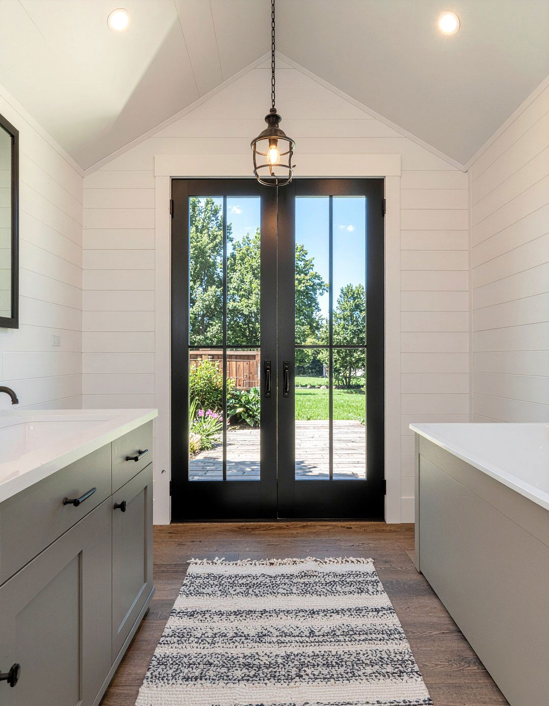 Farmhouse bathroom french doors - 30 bathroom French door ideas