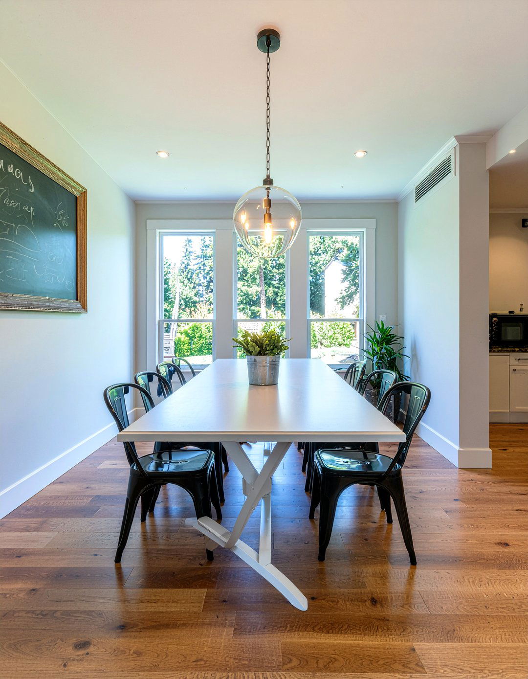 Farmhouse dining room look - 30 Seattle dining room ideas