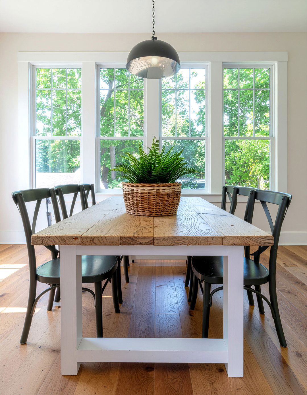 Farmhouse dining table - 30 family-friendly dining room ideas