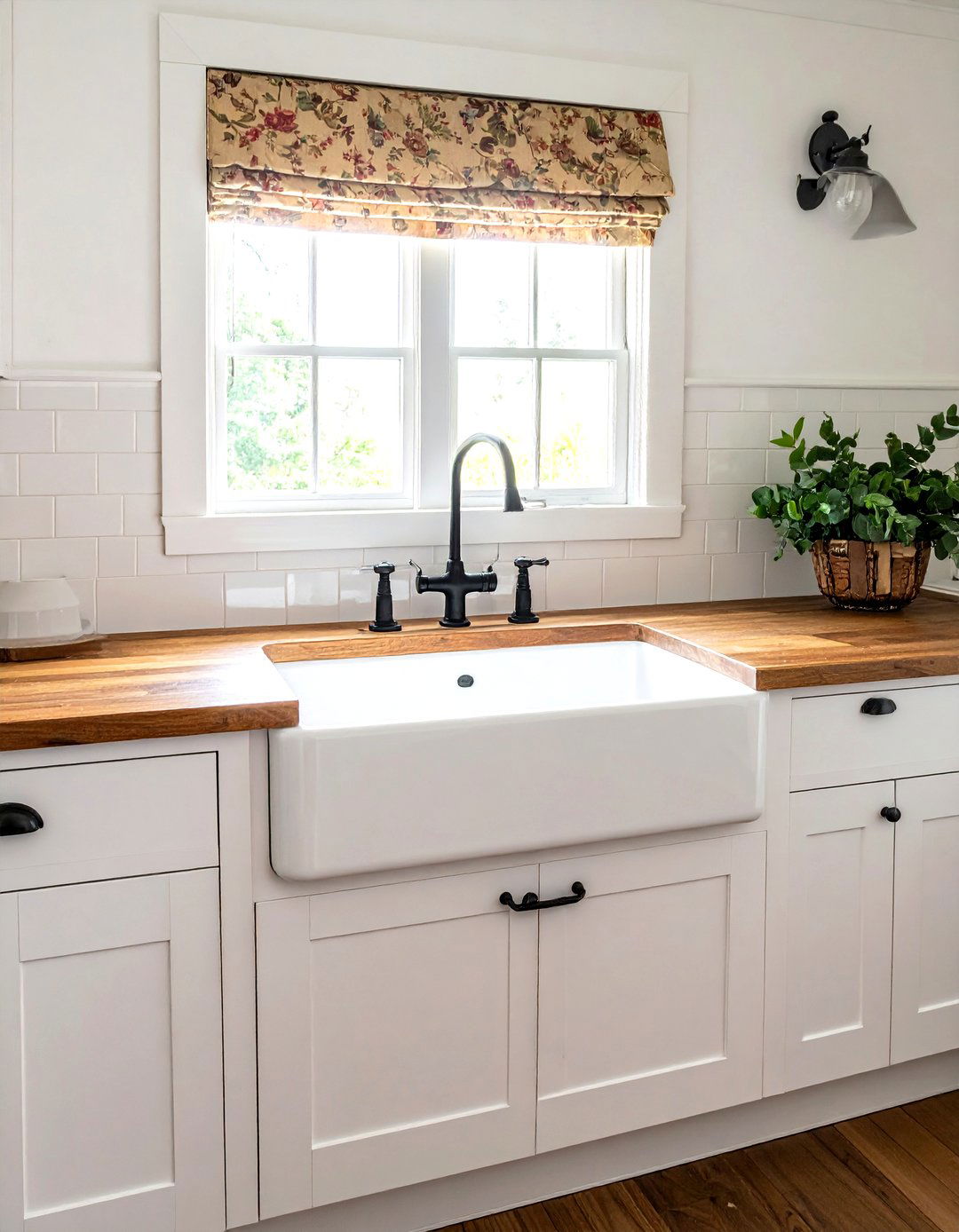 Farmhouse kitchen sink - 30 townhouse kitchen ideas