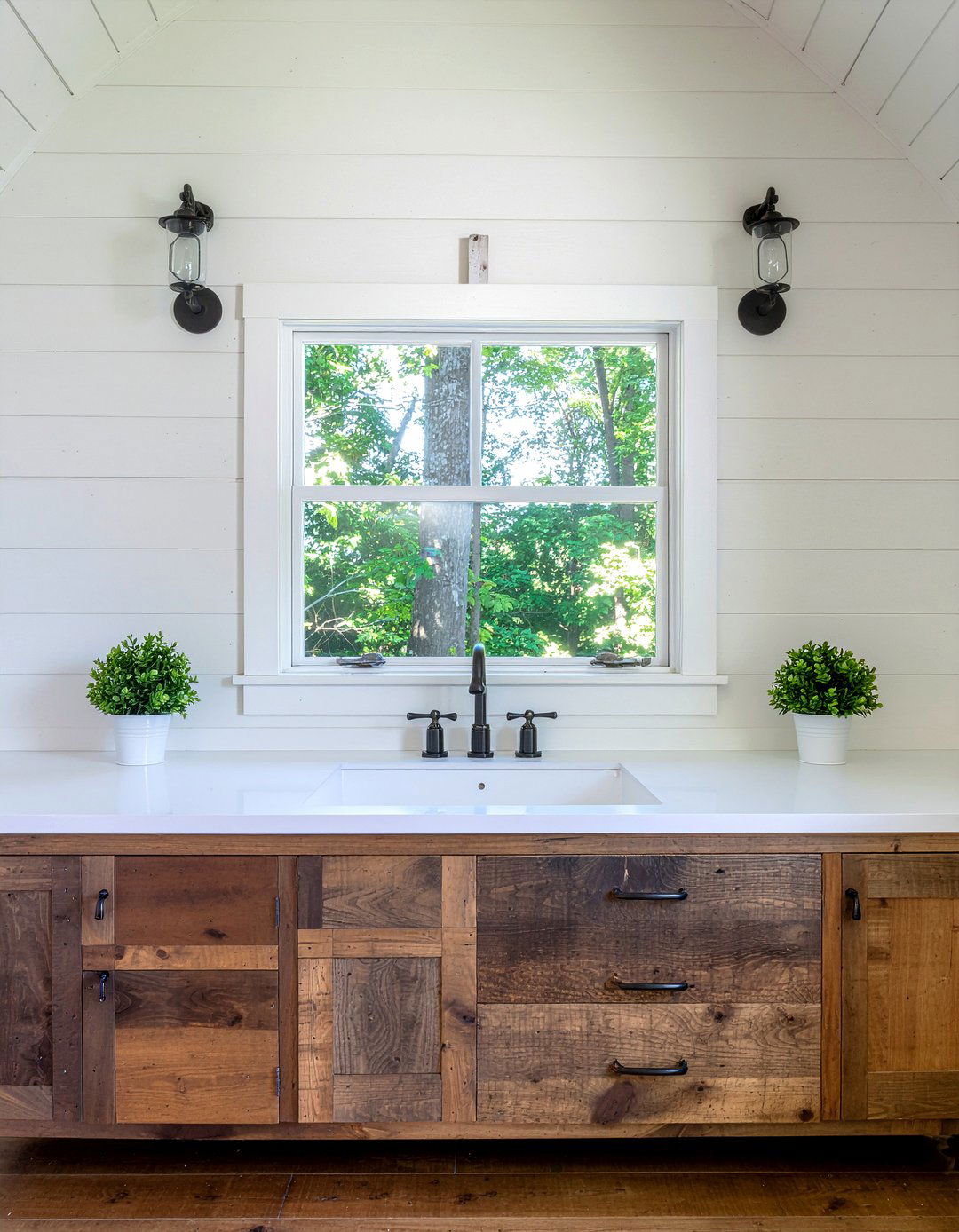 Farmhouse vanity light - 30 bathroom lighting statement ideas