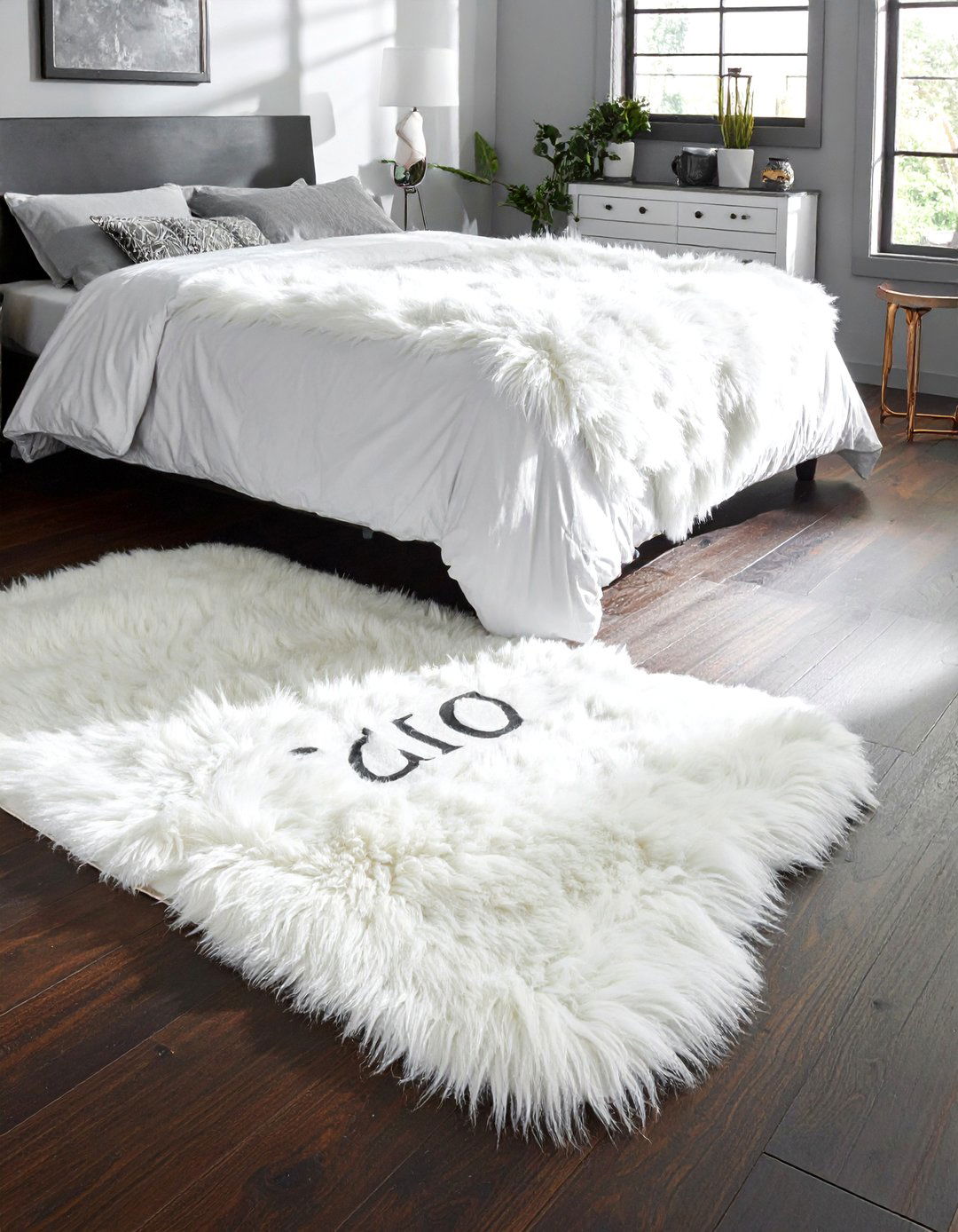 Faux fur area rug - 30 soft texture bedroom ideas