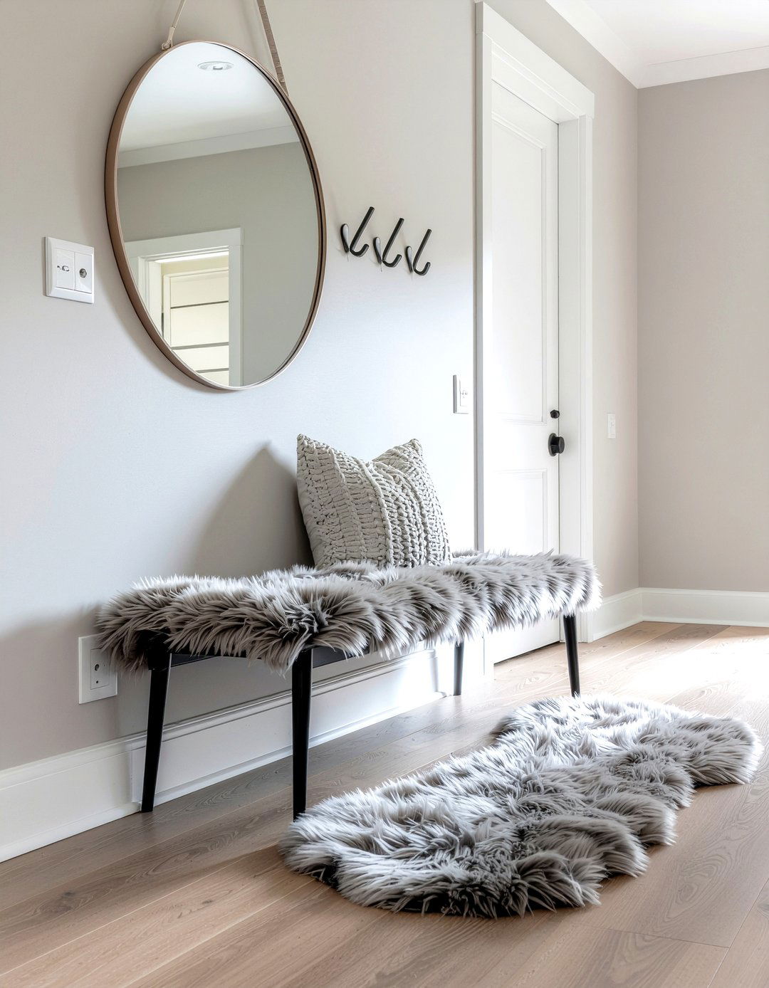 Faux fur entryway bench topper - 30 faux fur decor ideas