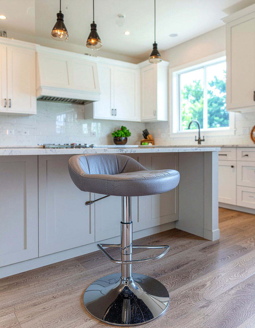 Faux leather swivel stool - 30 kitchen bar stool ideas