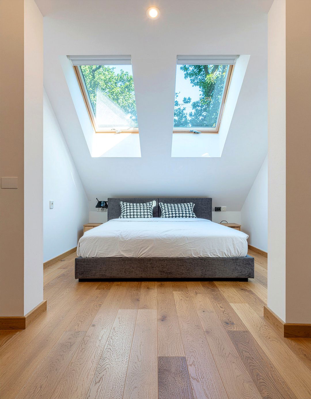 Flat roof bedroom skylight - 30 bedroom skylights