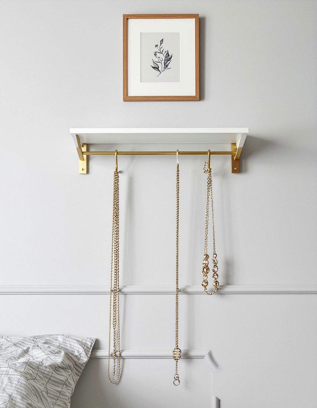 Floating Jewelry Shelf - 30 bedroom jewelry storage ideas