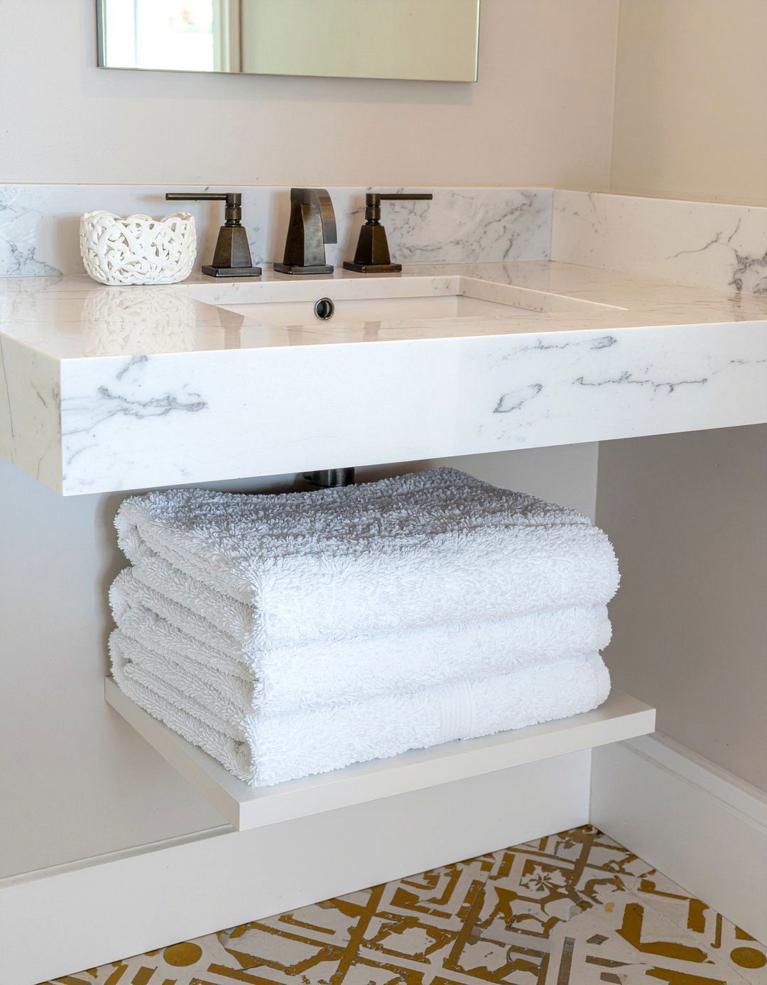 Floating Quartz Vanity - 30 quartz bathroom ideas