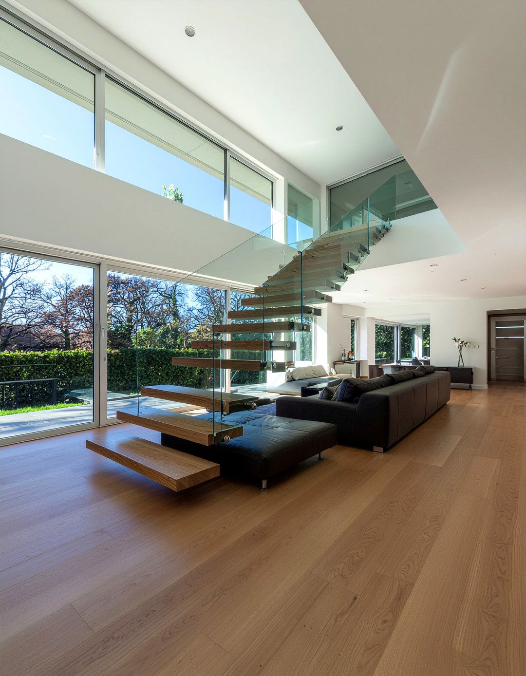 Floating Stairs - 30 living room architectural details