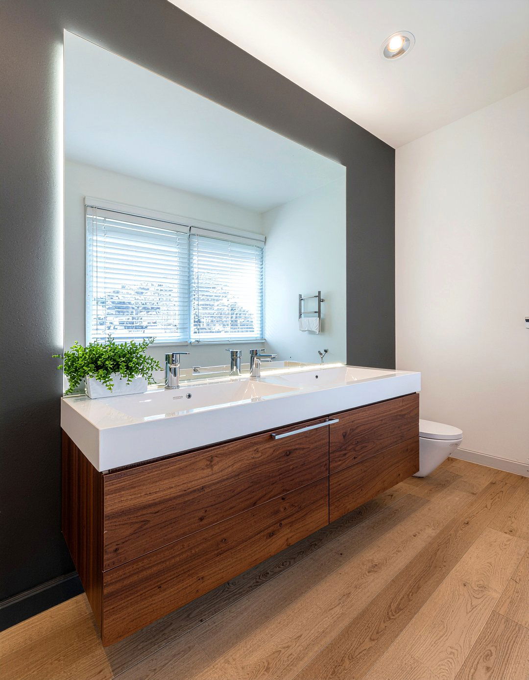 Floating bathroom linen cabinet - 30 bathroom linen cabinet ideas