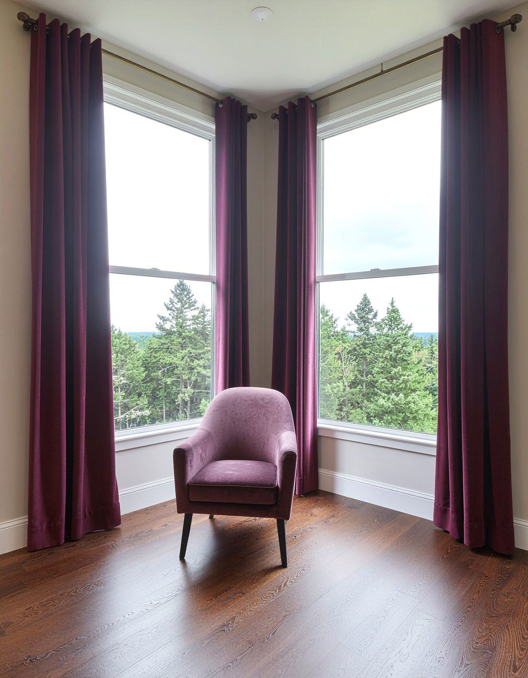 Floor To Ceiling Curtains - 30 dramatic living room ideas