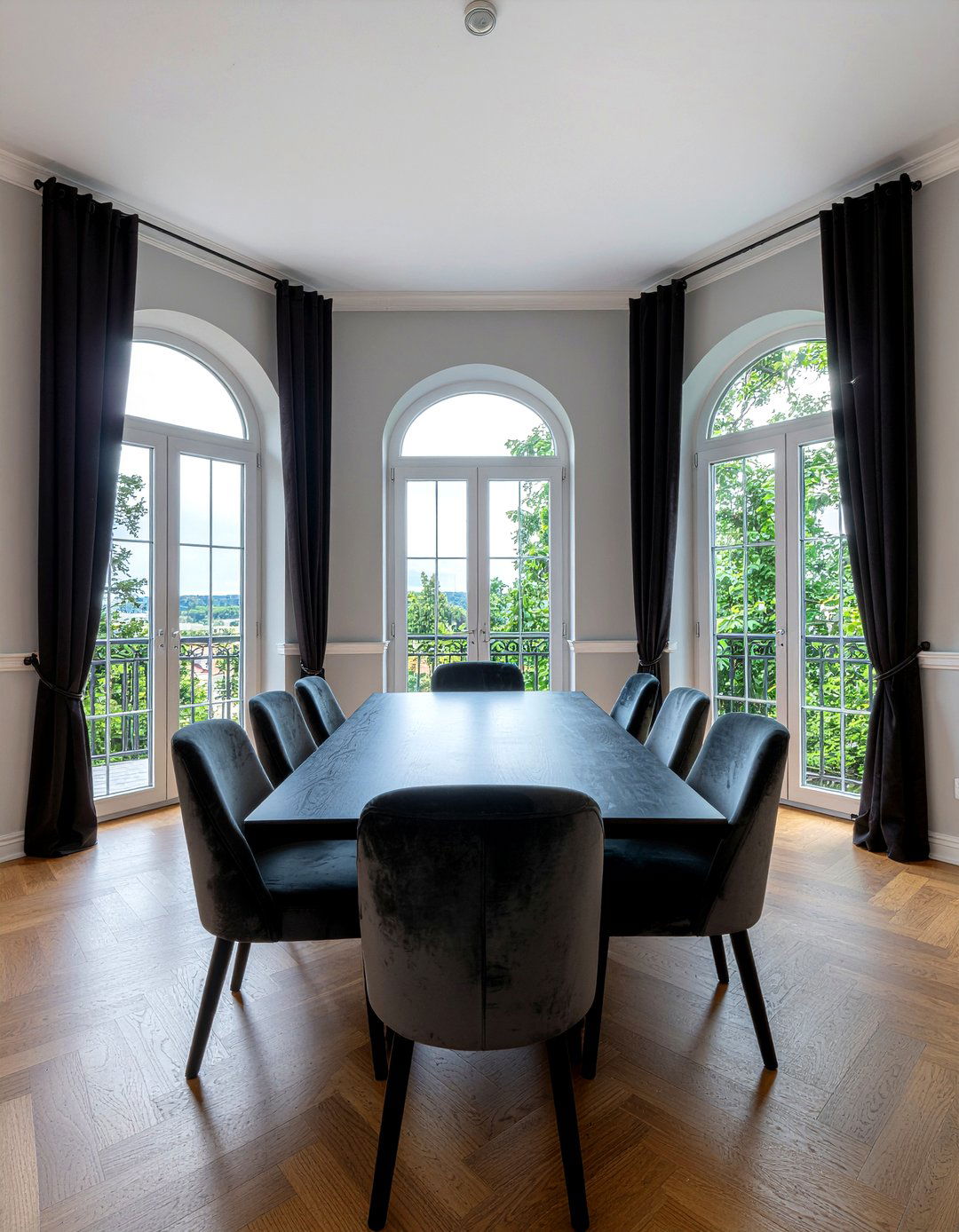 Floor To Ceiling Curtains - 30 dramatic dining room ideas