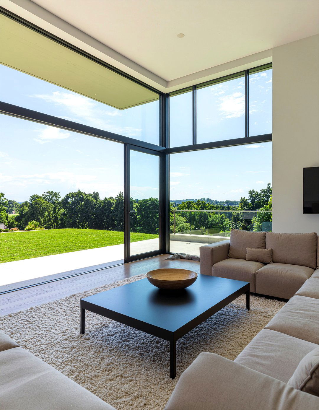 Floor To Ceiling Windows - 30 living room architectural details
