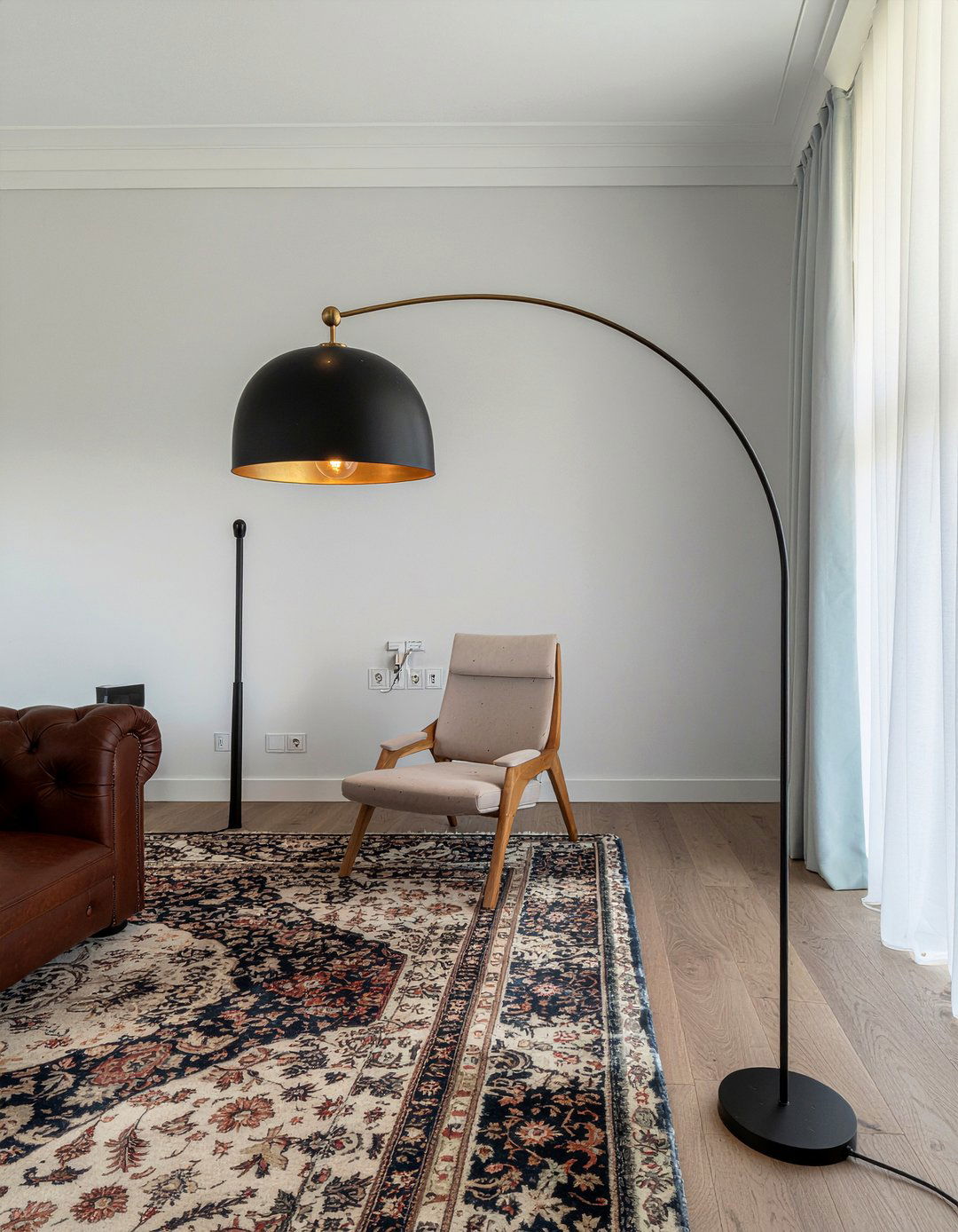 Floor lamp - 30 hotel living room ideas