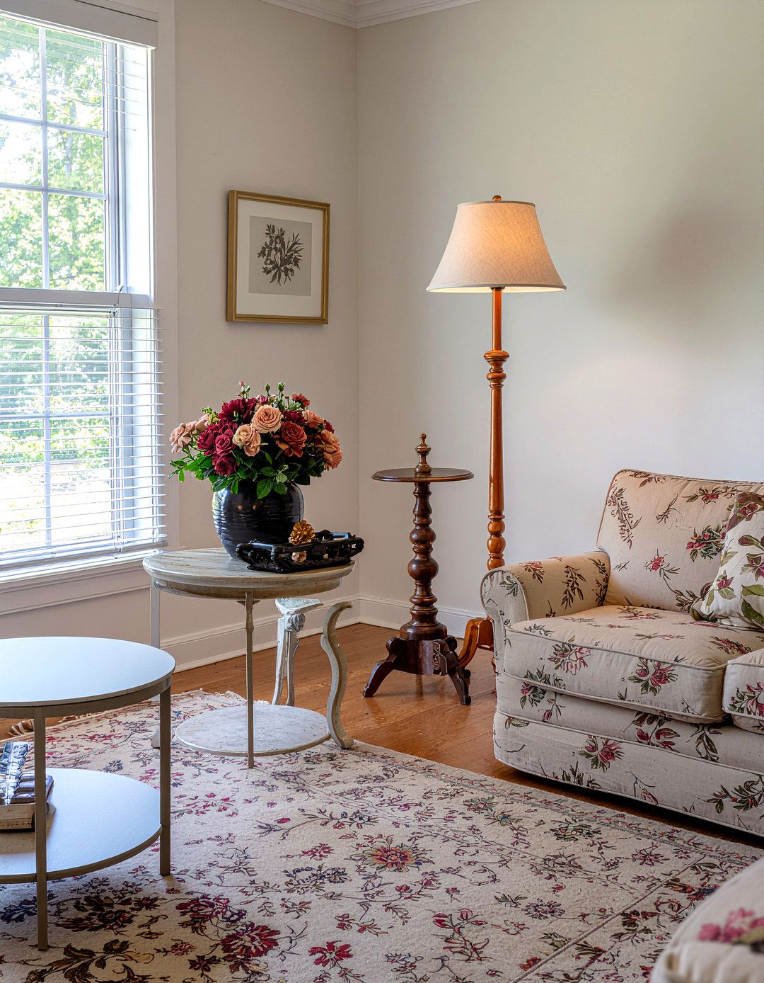 Floor lamp beside side table - 30 living room floor lamp placement