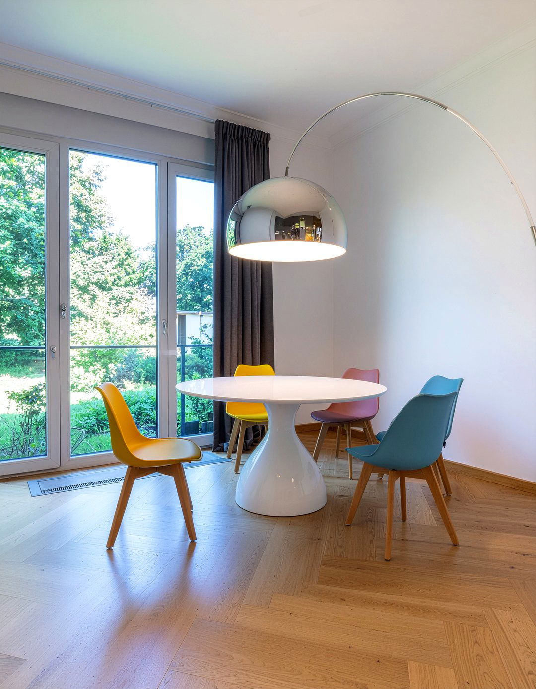 Floor lamps for dining - 30 removable dining room decor ideas