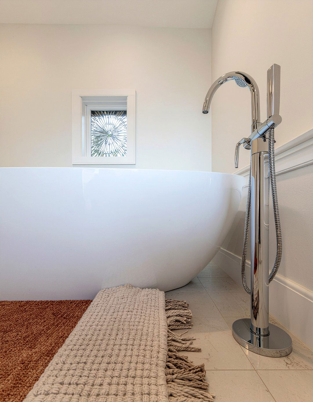 Floor mounted tub filler - 30 luxury bathroom fixture ideas