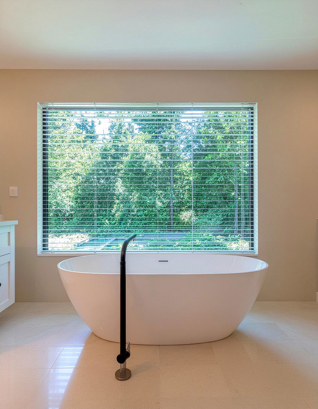 Floor mounted tub filler - 30 bathroom faucet ideas