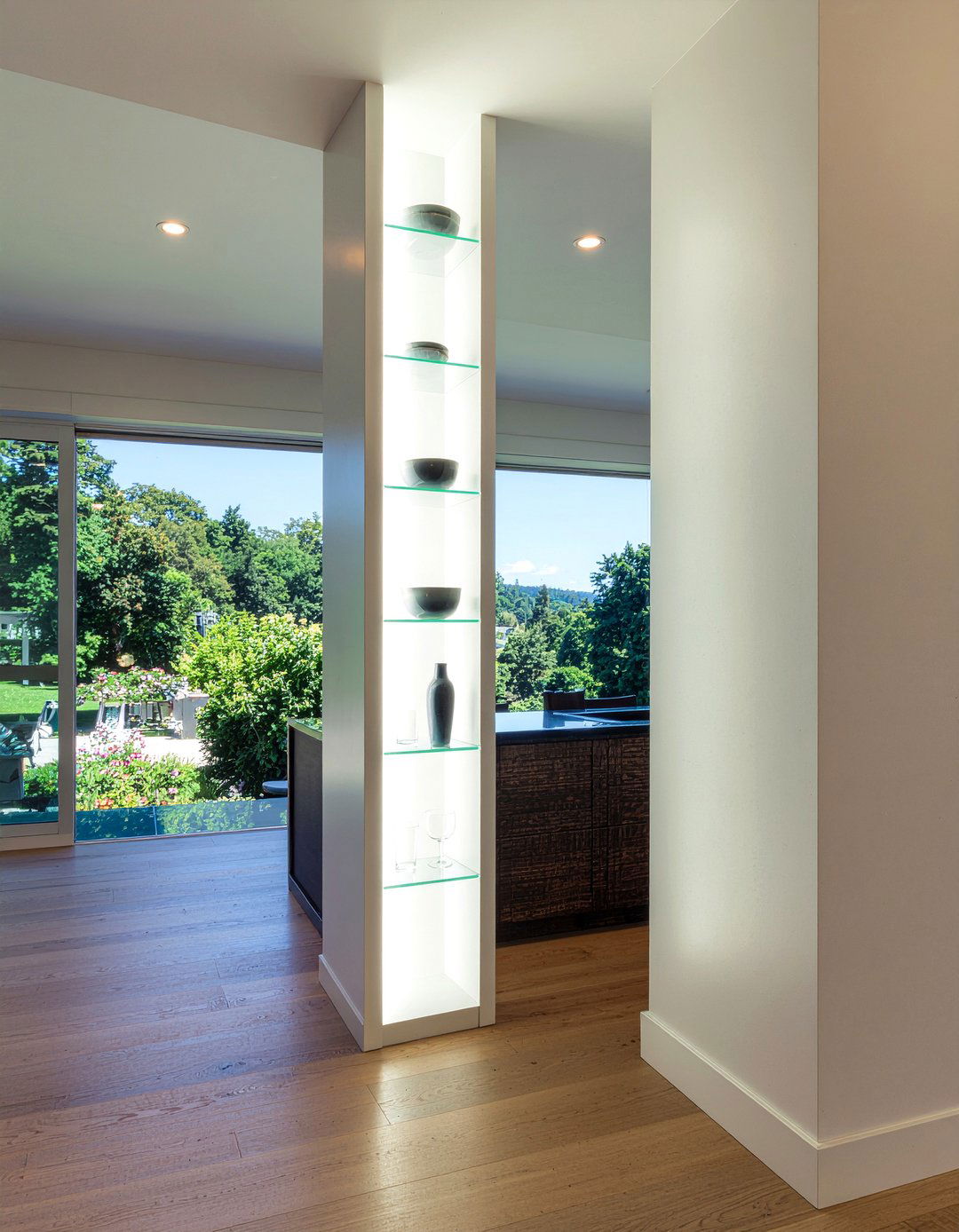 Floor to Ceiling Niche - 30 kitchen niche ideas