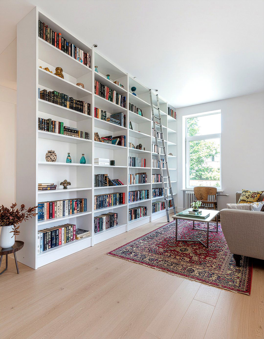 Floor to ceiling bookshelves - 30 cozy living room ideas