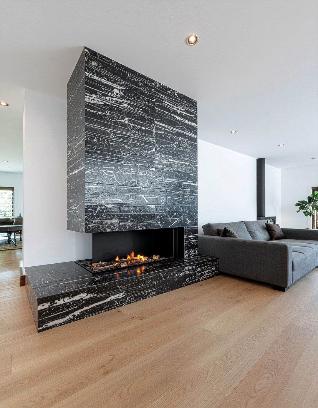 Floor to ceiling double sided fireplace - 30 living room double sided fireplace ideas