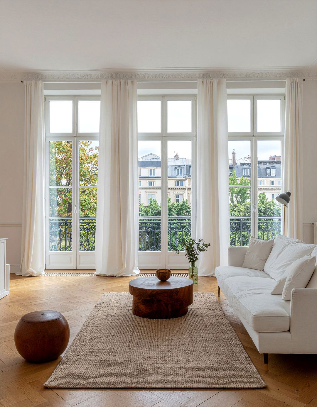 Floor to ceiling linen curtains - 30 Parisian living room ideas