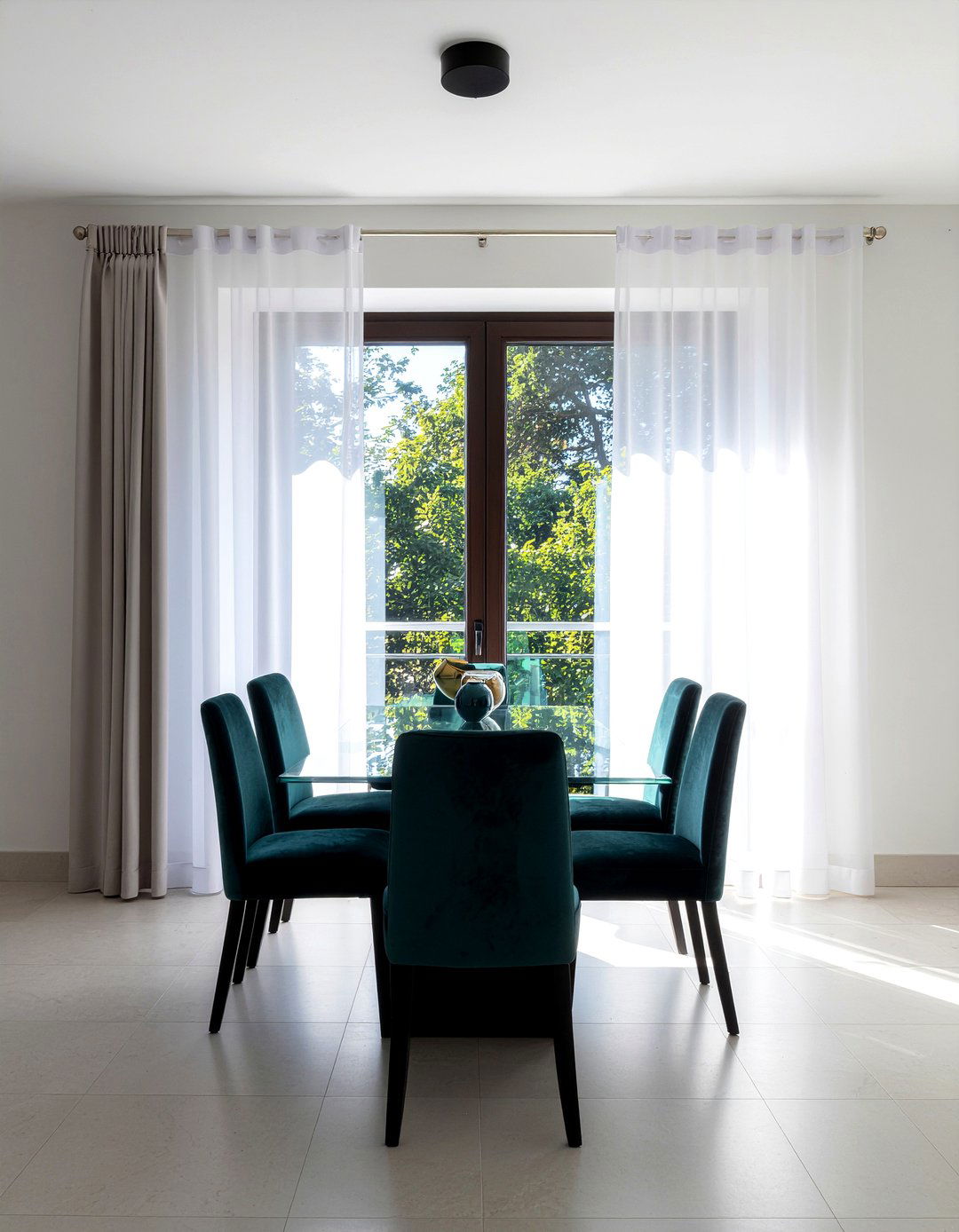 Floor to ceiling sheer curtains - 30 sheer curtain dining room ideas