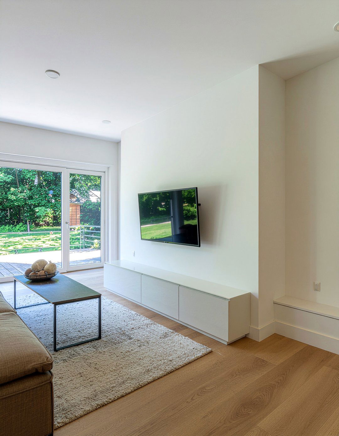 Floor to ceiling wall unit - 30 living room storage unit ideas