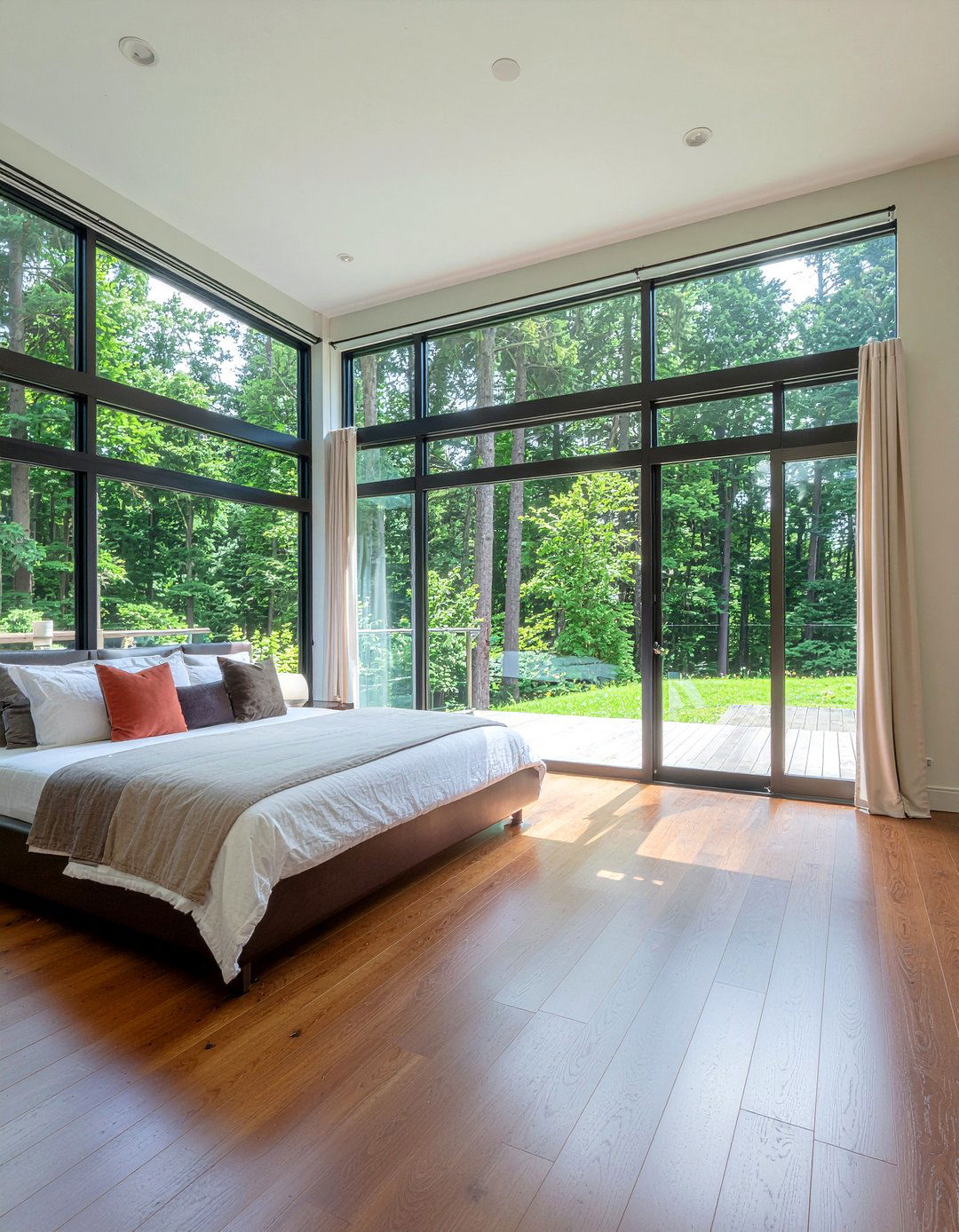 Floor to ceiling windows - 30 bedroom window ideas