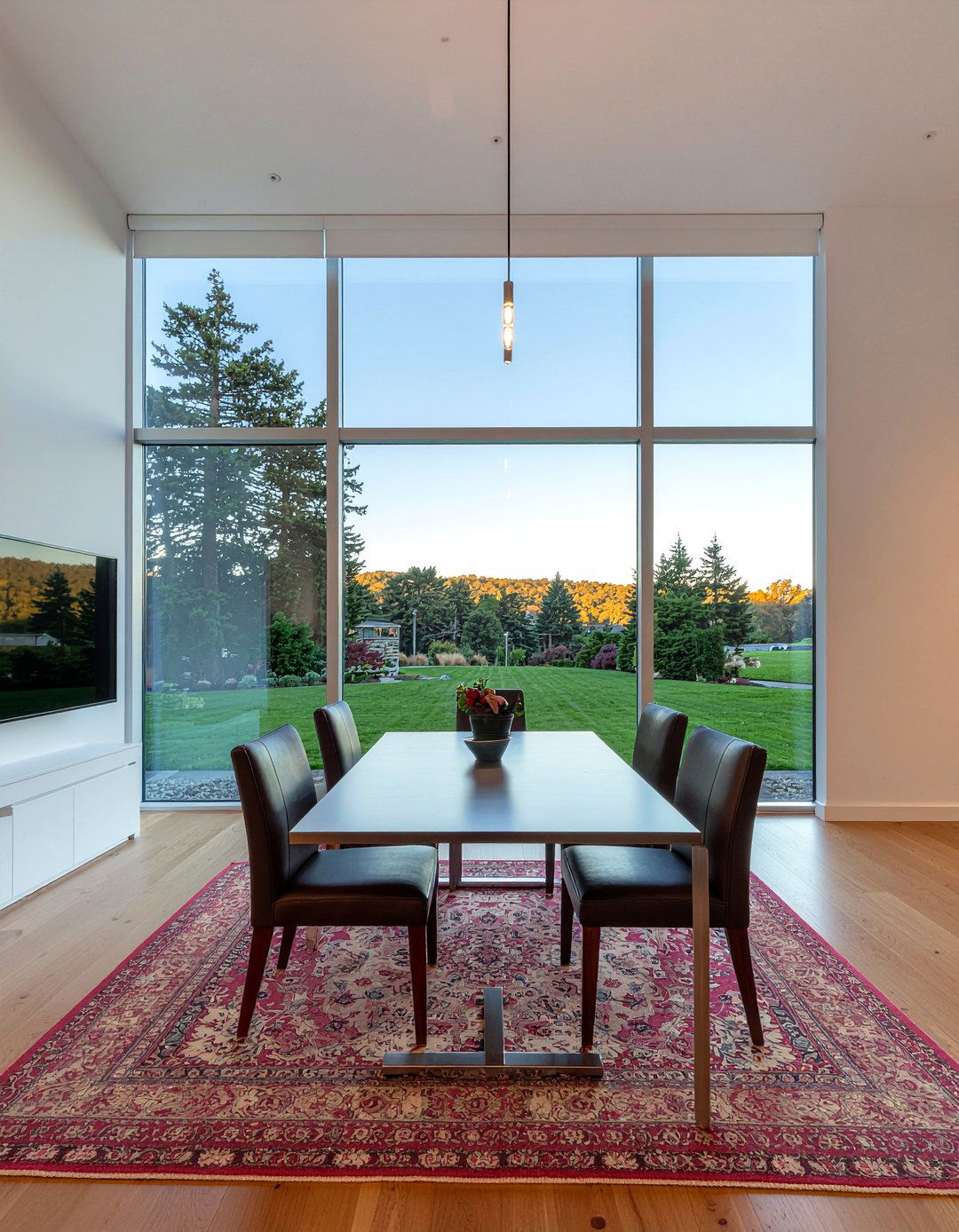 Floor to ceiling windows - 30 rich dining room ideas