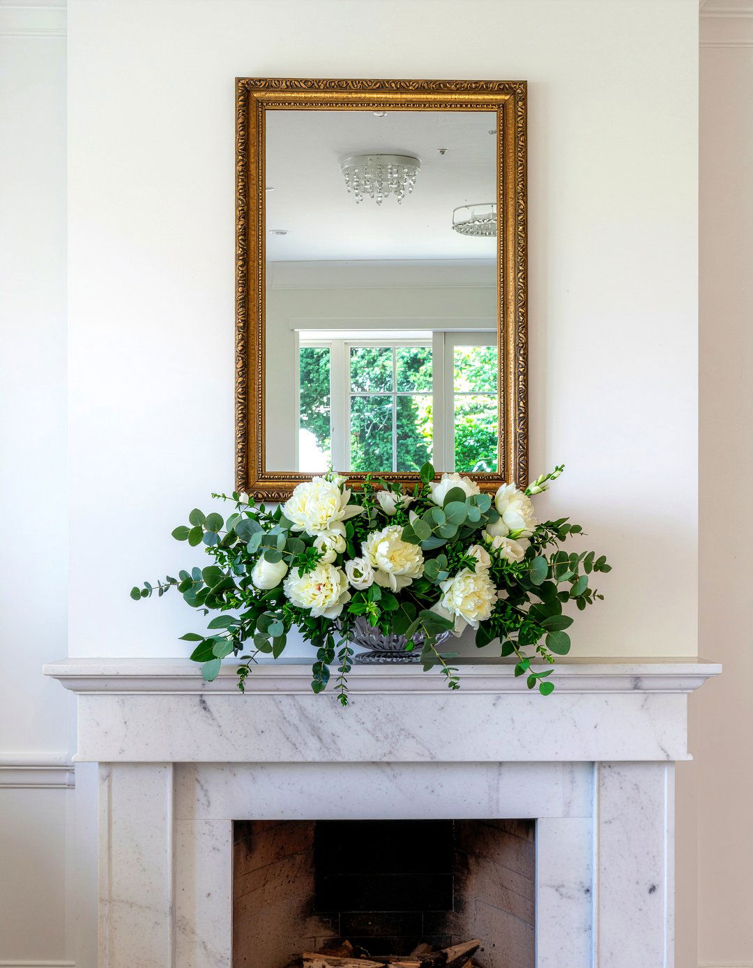 Floral Arrangement - 30 glam living room ideas