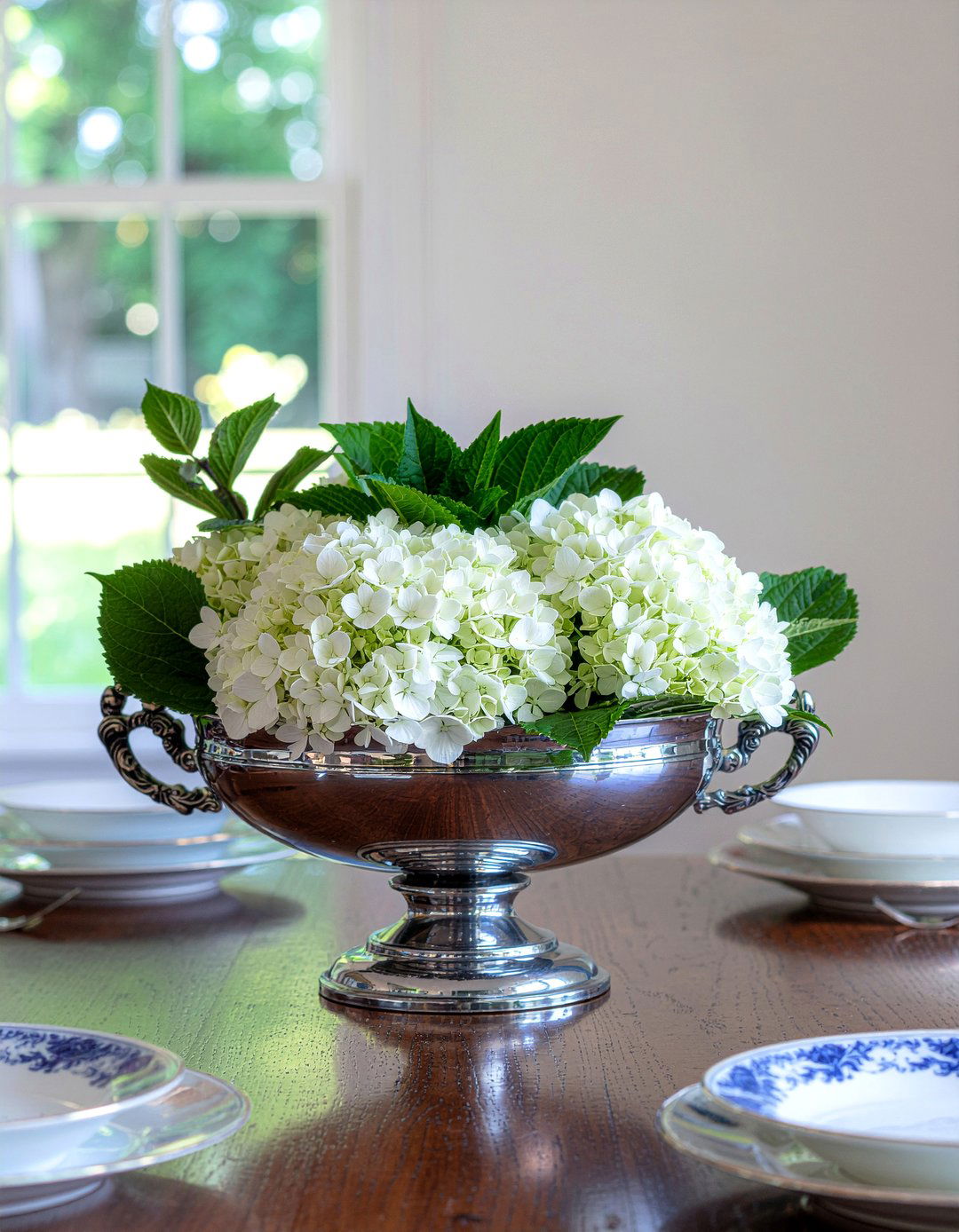 Floral Centerpiece Arrangement - 30 colonial dining room ideas