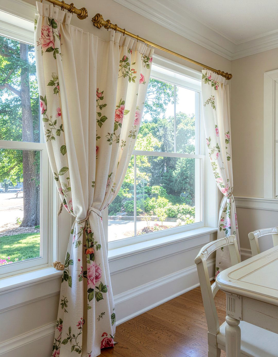 Floral Swag Window Treatment - 30 dining room valance ideas