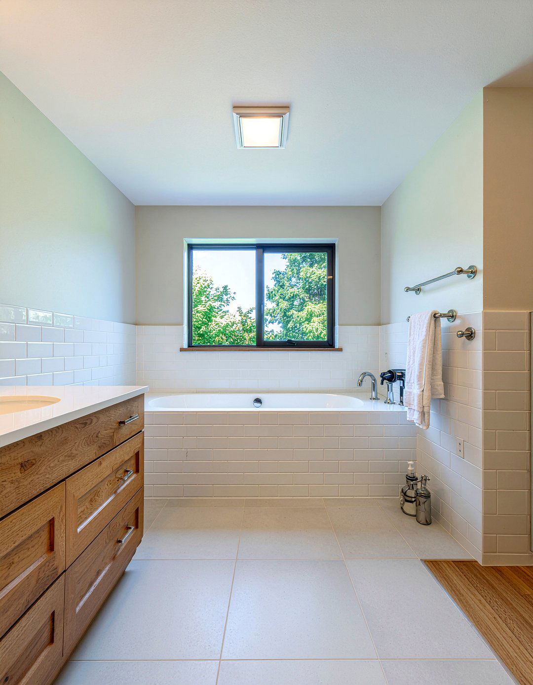 Flush Mount Light - 30 bathroom ceiling light ideas