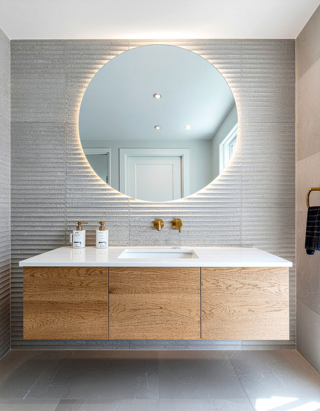 Fluted Tile Vanity Backsplash - 30 fluted tile bathroom ideas