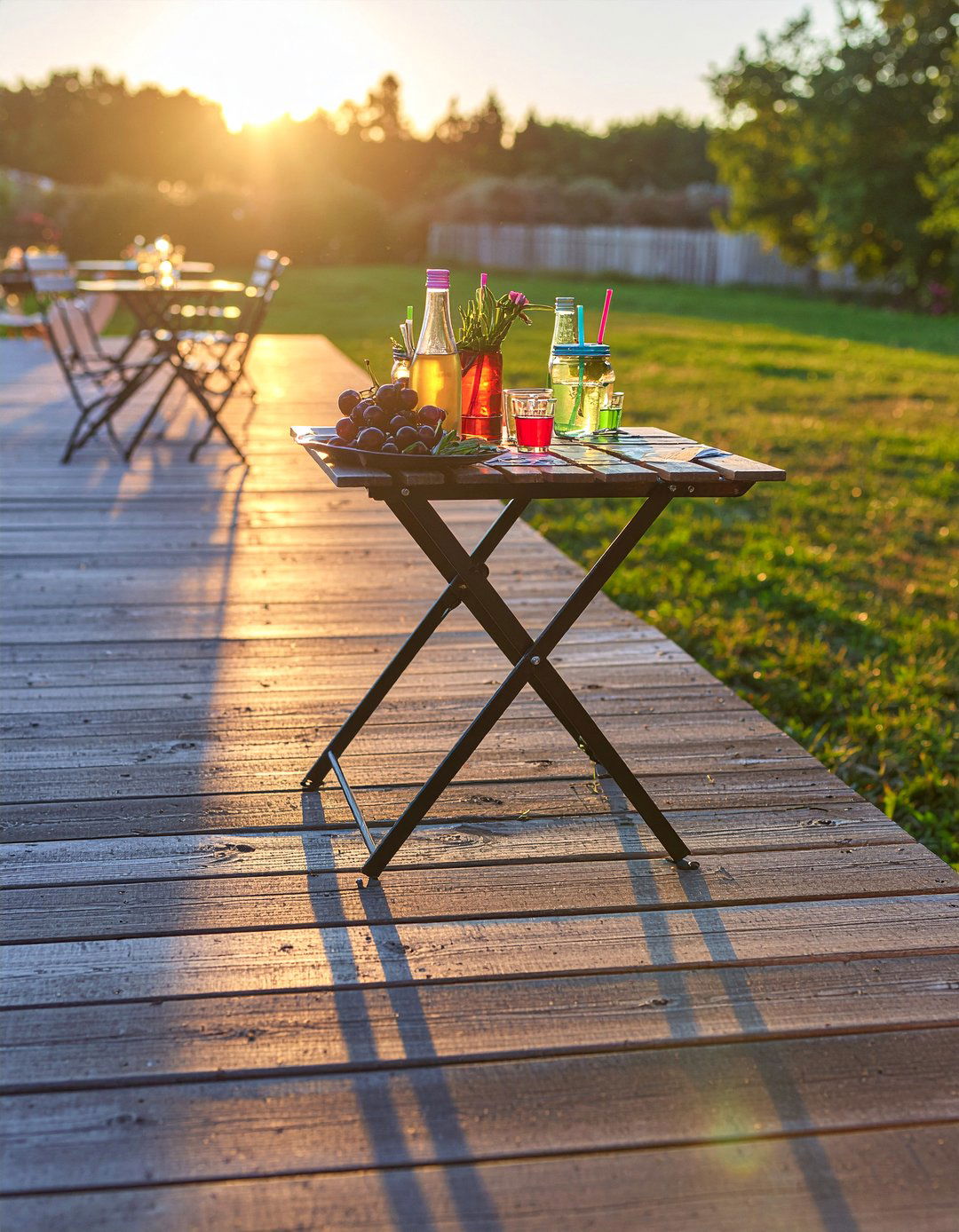 Foldable outdoor table - 30 outdoor dining table ideas