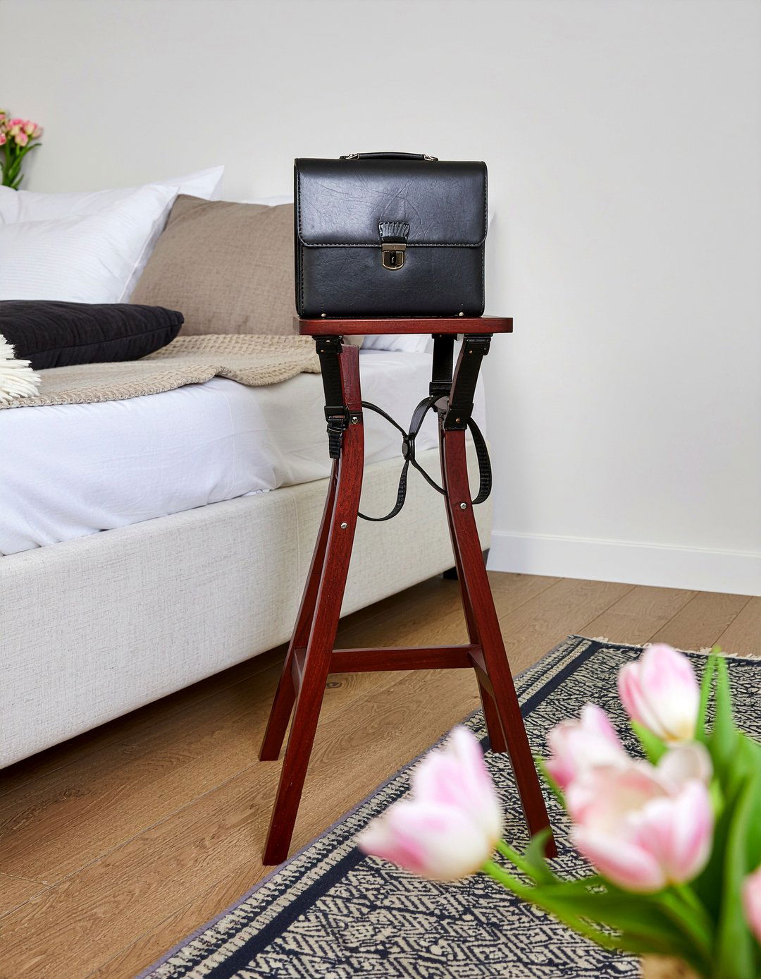 Folding luggage rack - 30 bedroom adjustable furniture ideas