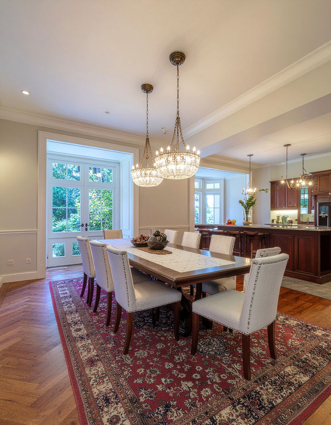 Formal Banquet Dining Room - 30 polished dining room ideas