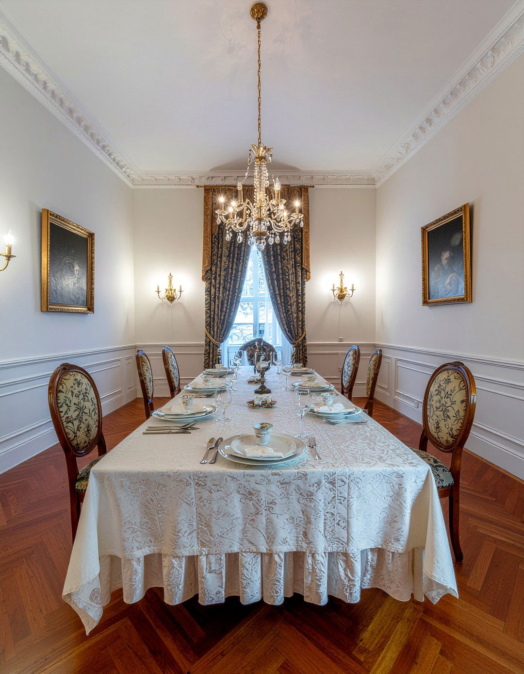 Formal Dining Room - 30 period home dining room ideas