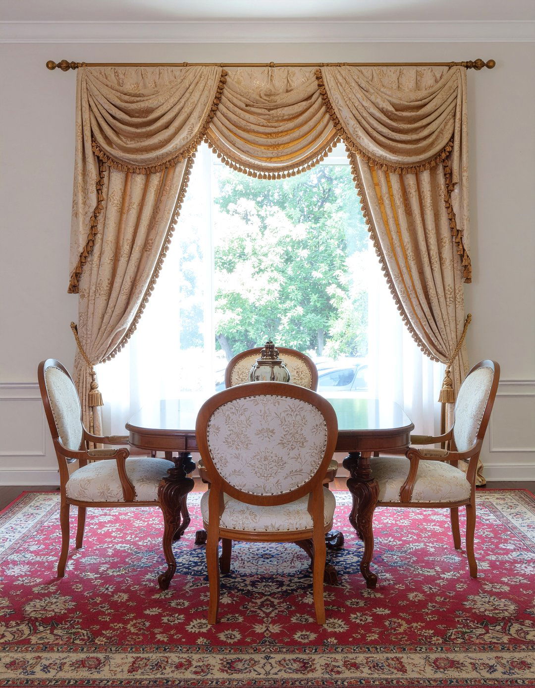 Formal Empire Valance - 30 dining room valance ideas