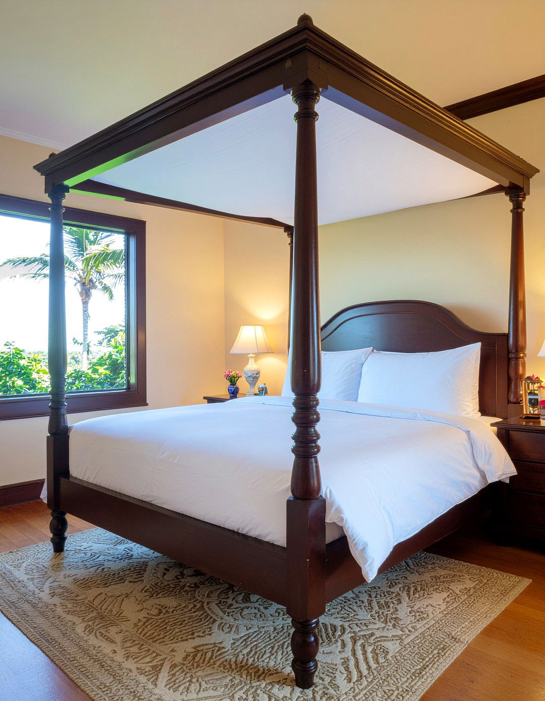 Four Poster Mahogany Bed - 30 Caribbean bedroom ideas