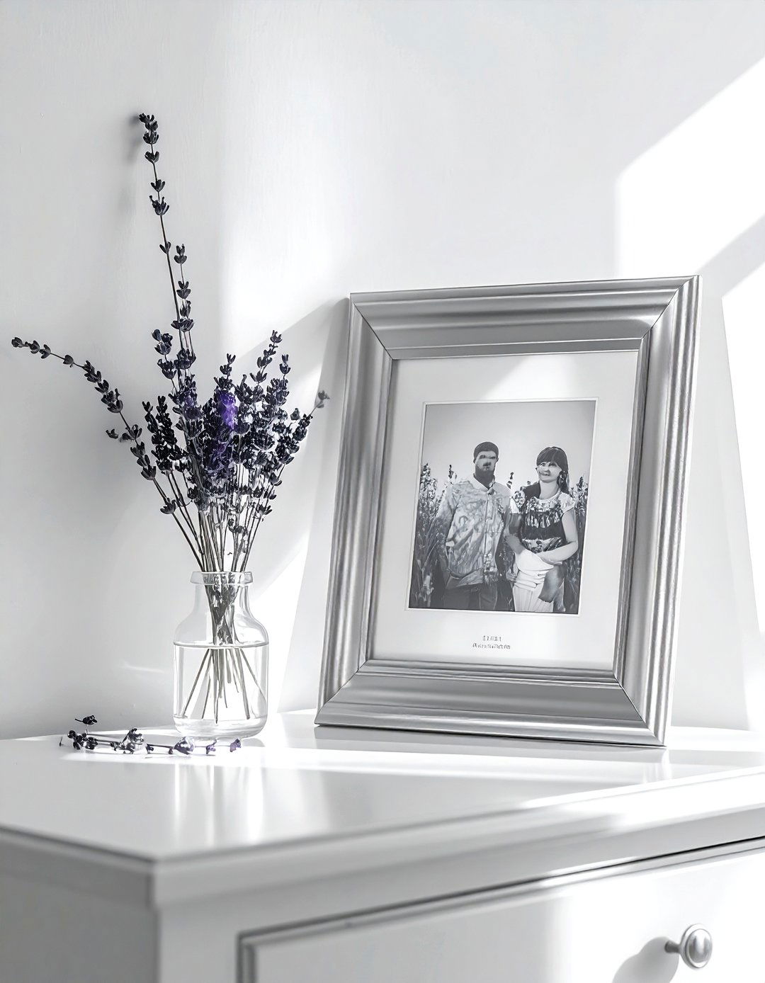 Framed Family Photo - 30 chest of drawers decor ideas
