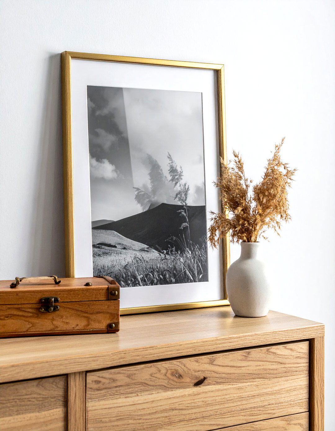 Framed photo for nightstand - 30 nightstand styling ideas