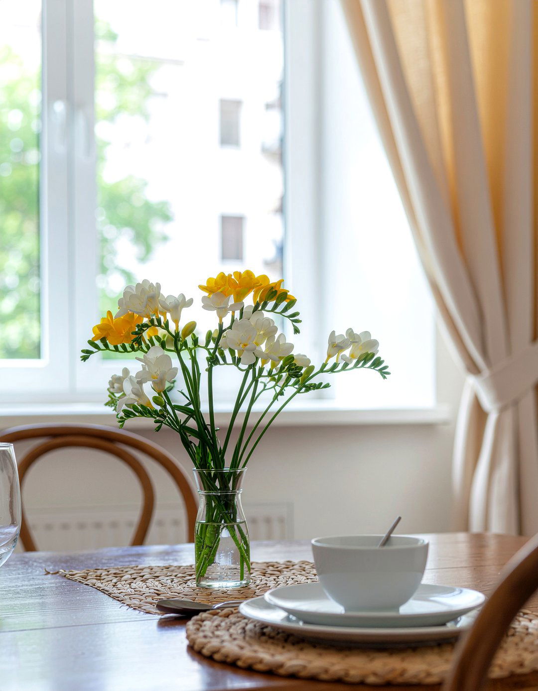 Freesia Flower Bouquet - 30 dining room fresh flower ideas