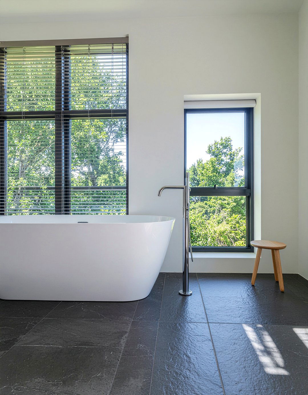 Freestanding Soaking Tub - 30 full bathroom remodel ideas