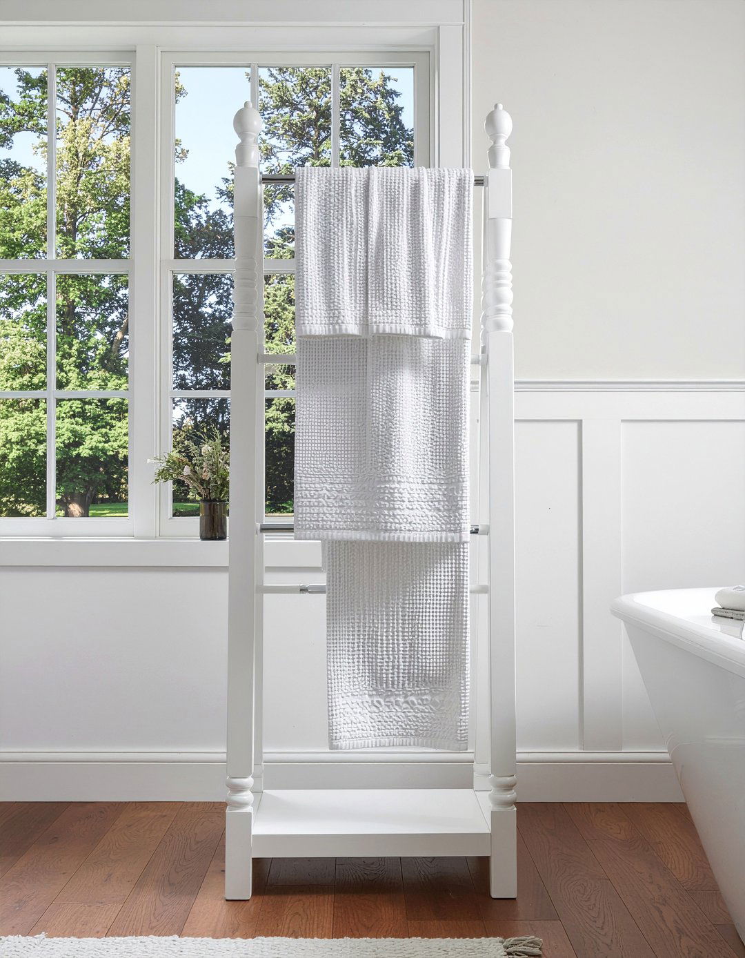 Freestanding towel horse - 30 bathroom towel ideas