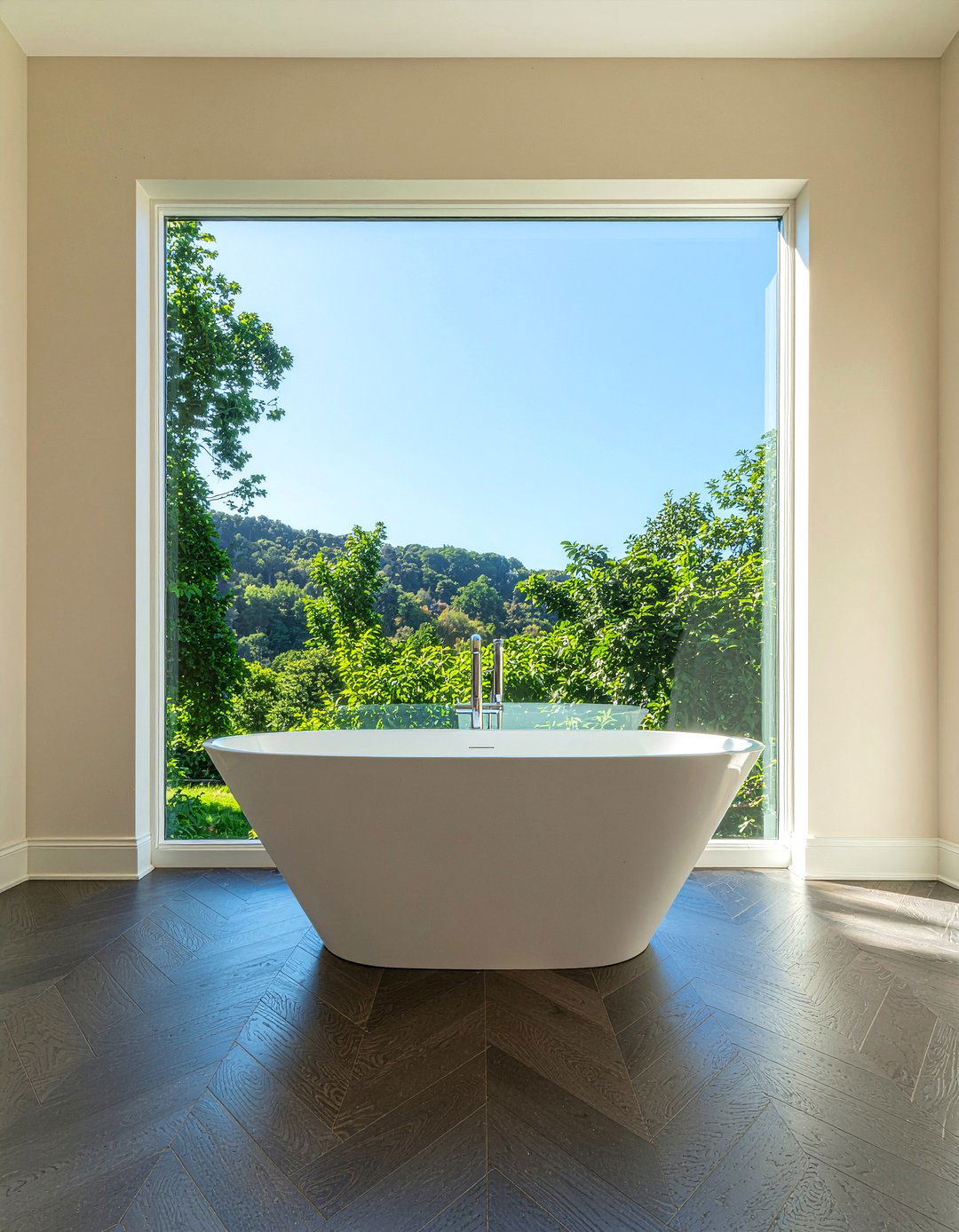 Freestanding tub - 30 bathroom makeover ideas