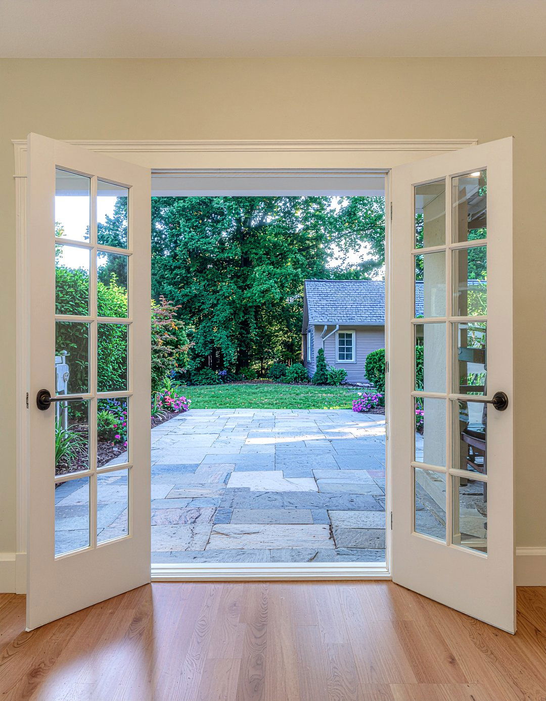 French Doors - 30 English country dining room ideas